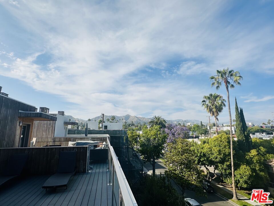 1041 N Spaulding Ave Unit: 201