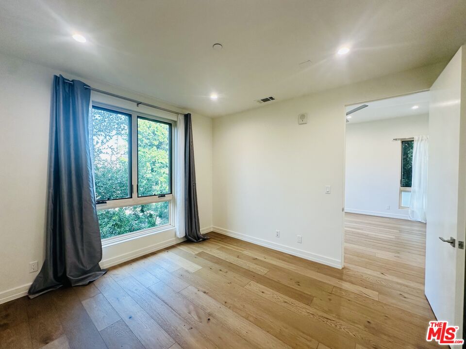 1041 N Spaulding Ave Unit: 201