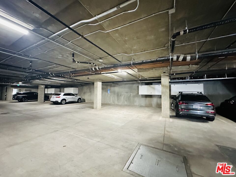 1041 N Spaulding Ave Unit: 201