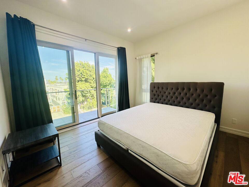 1041 N Spaulding Ave Unit: 201