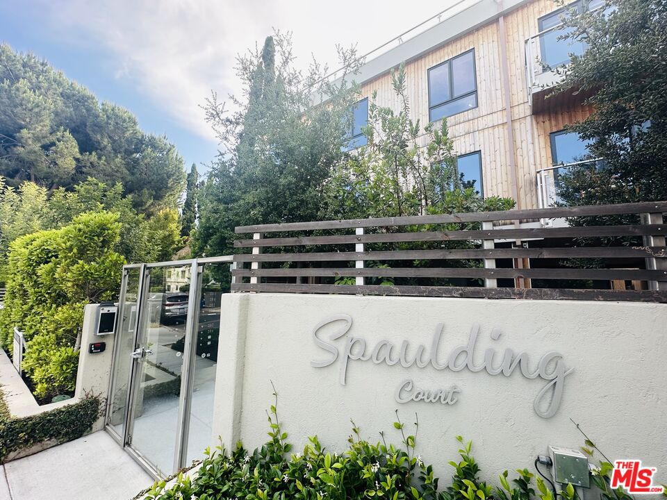 1041 N Spaulding Ave Unit: 201