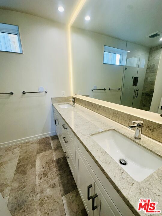 1041 N Spaulding Ave Unit: 201