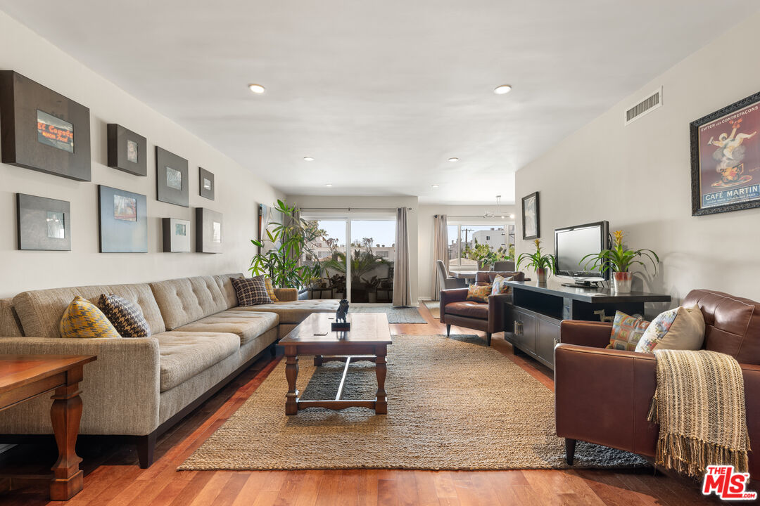 811 S Bedford St Unit: 304