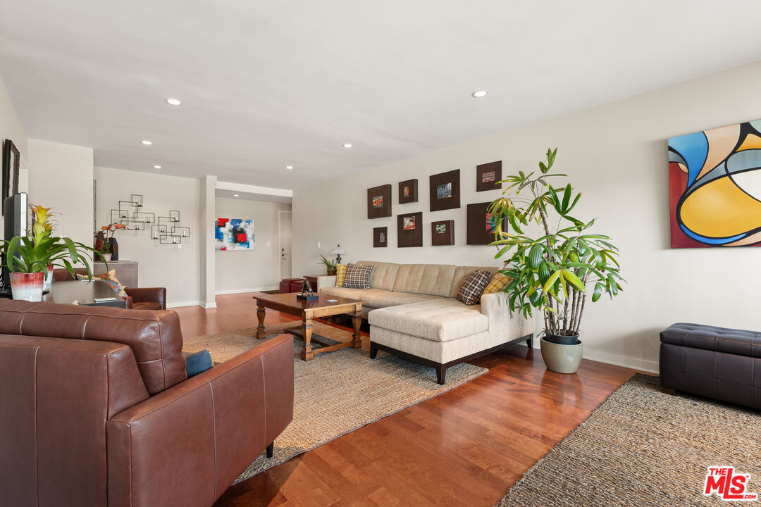 811 S Bedford St Unit: 304