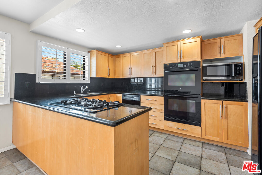6265 Canoga Ave Unit: 38