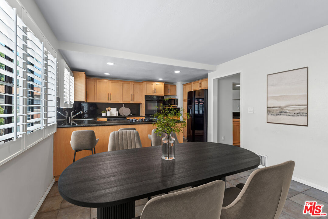 6265 Canoga Ave Unit: 38