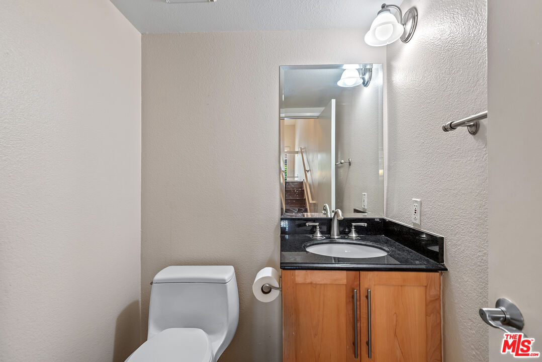 6265 Canoga Ave Unit: 38