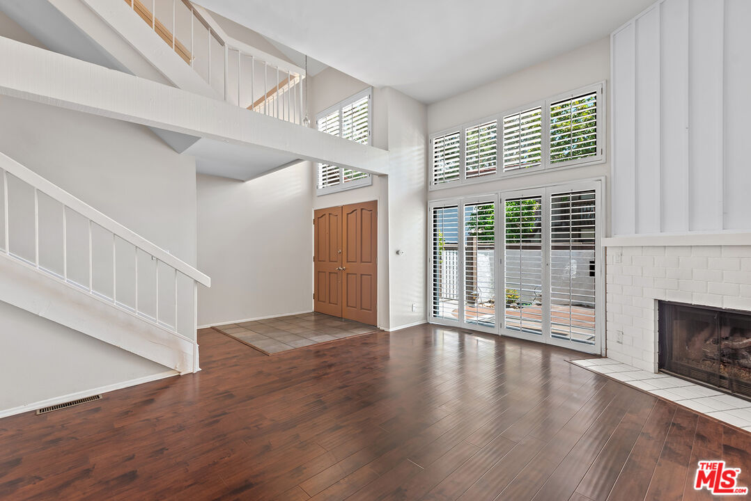 6265 Canoga Ave Unit: 38