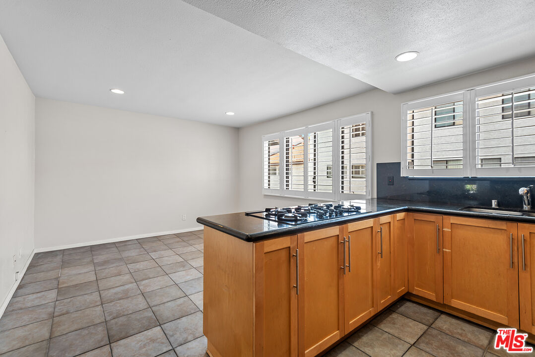 6265 Canoga Ave Unit: 38