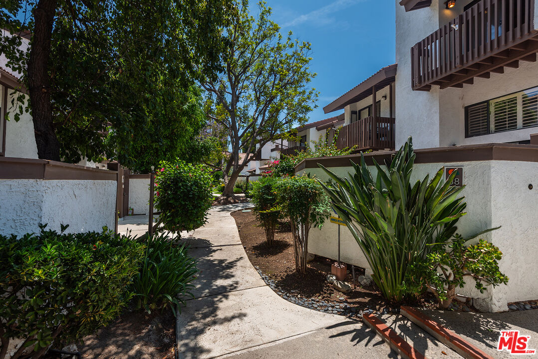 6265 Canoga Ave Unit: 38