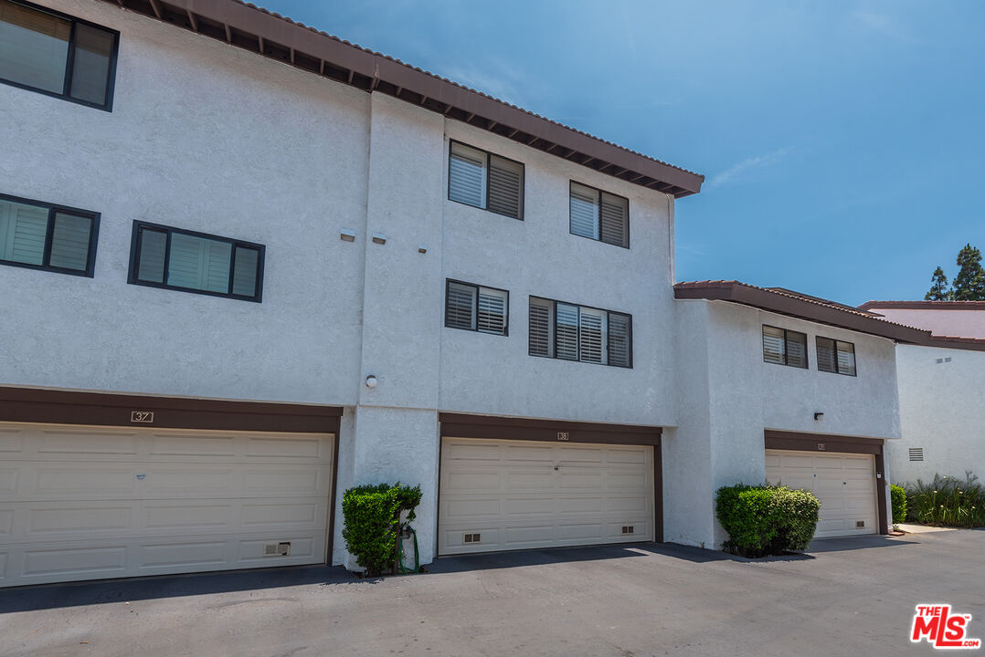 6265 Canoga Ave Unit: 38