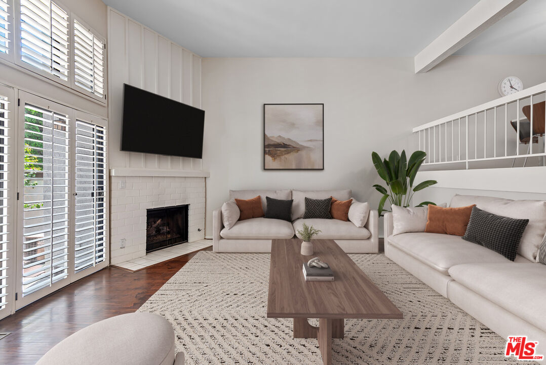 6265 Canoga Ave Unit: 38