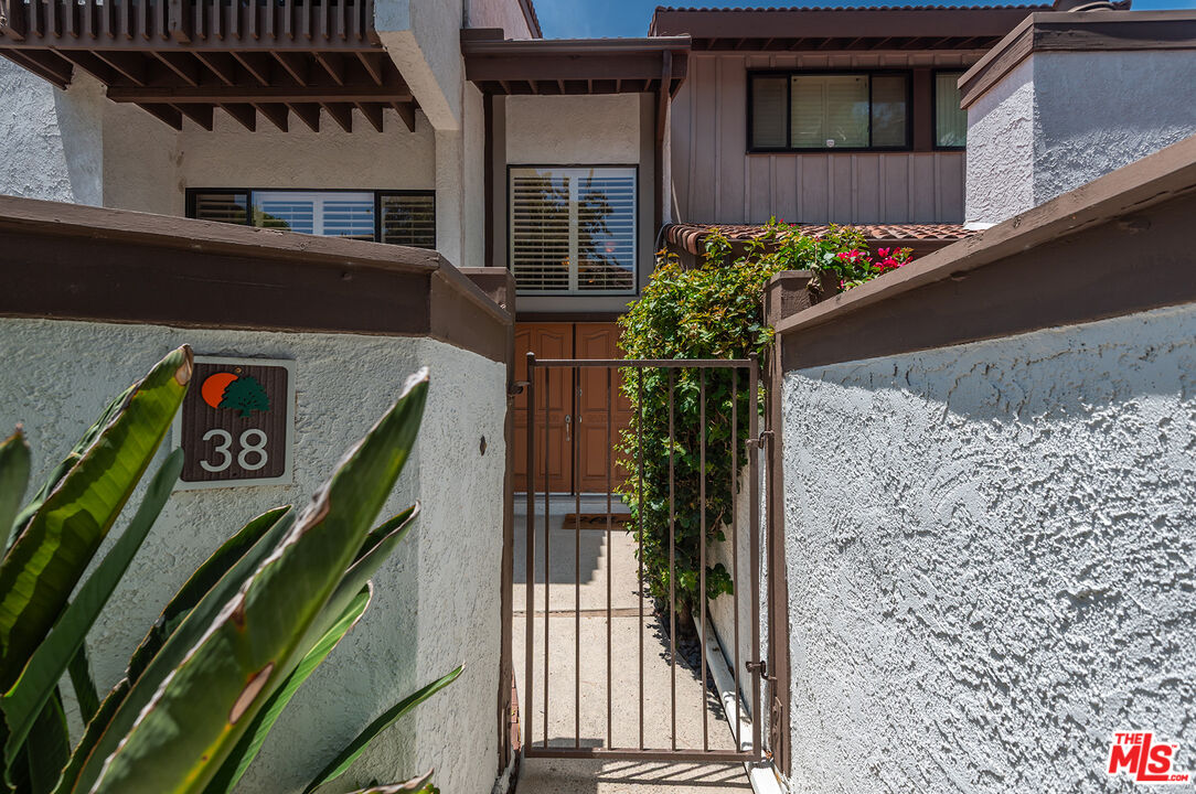 6265 Canoga Ave Unit: 38