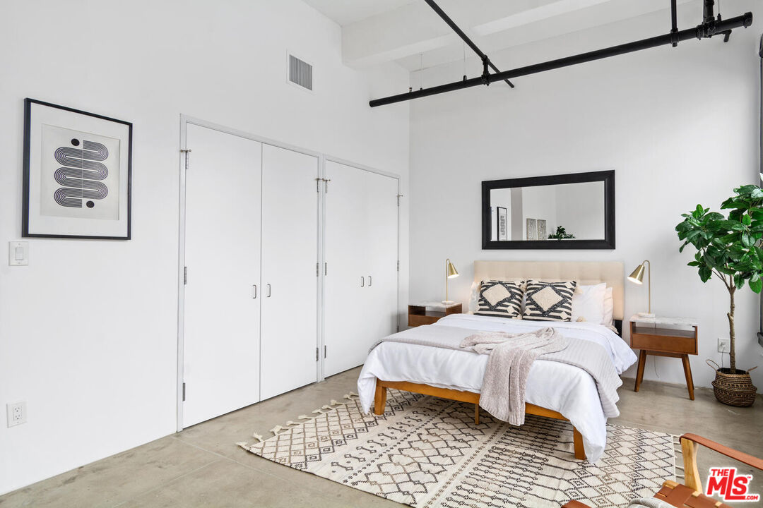 738 S Los Angeles St Unit: 501