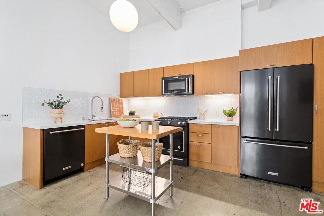 738 S Los Angeles St Unit: 501