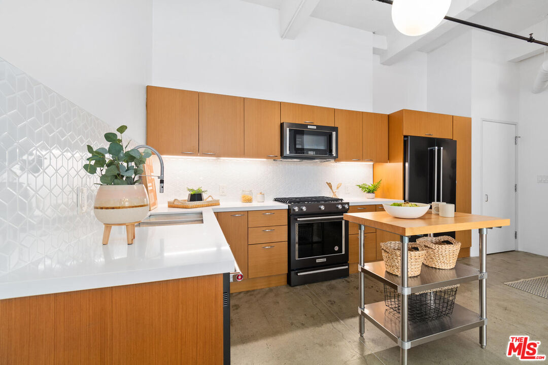 738 S Los Angeles St Unit: 501