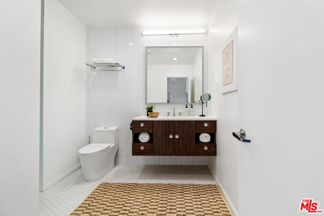 738 S Los Angeles St Unit: 501