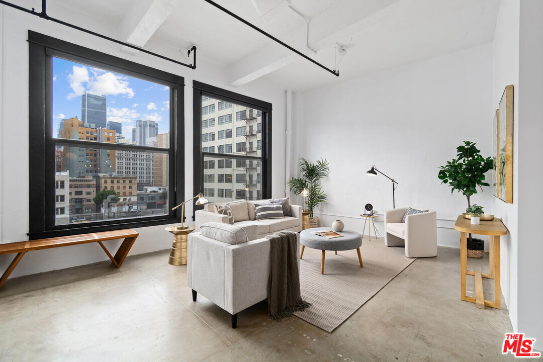 738 S Los Angeles St Unit: 501