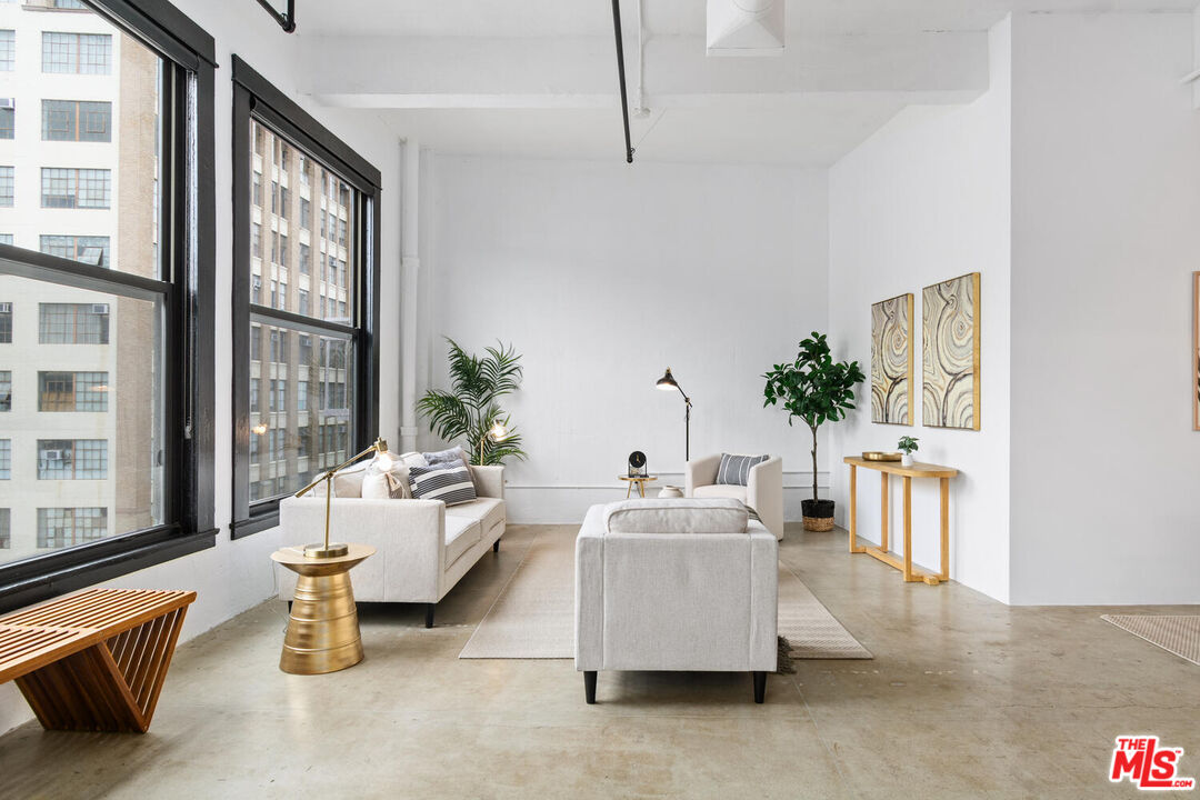 738 S Los Angeles St Unit: 501