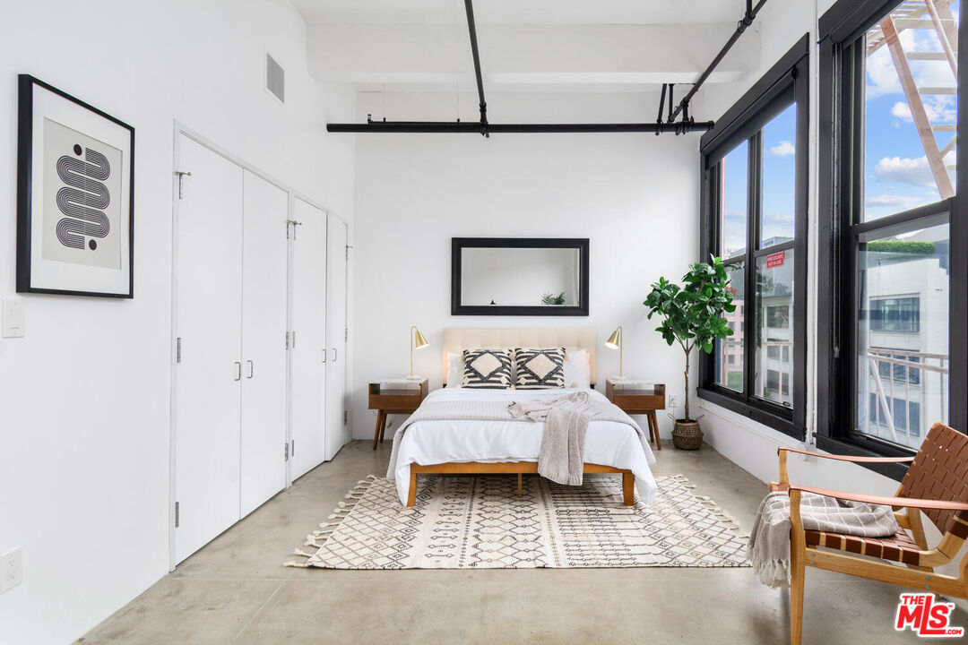 738 S Los Angeles St Unit: 501