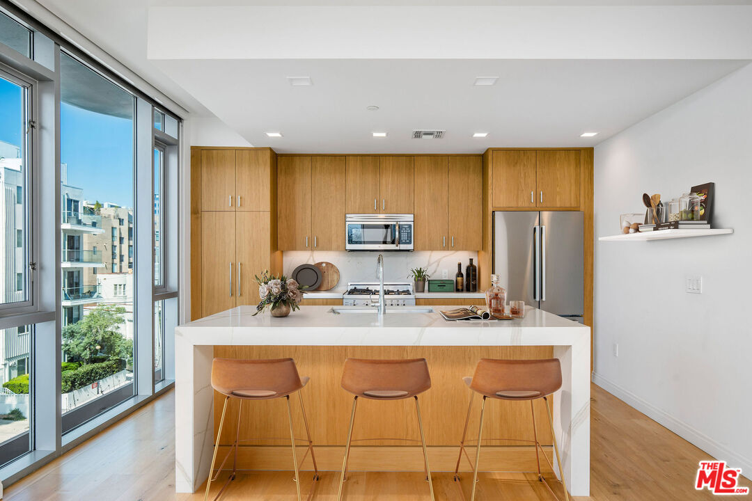 8500 Burton Way Unit: 718