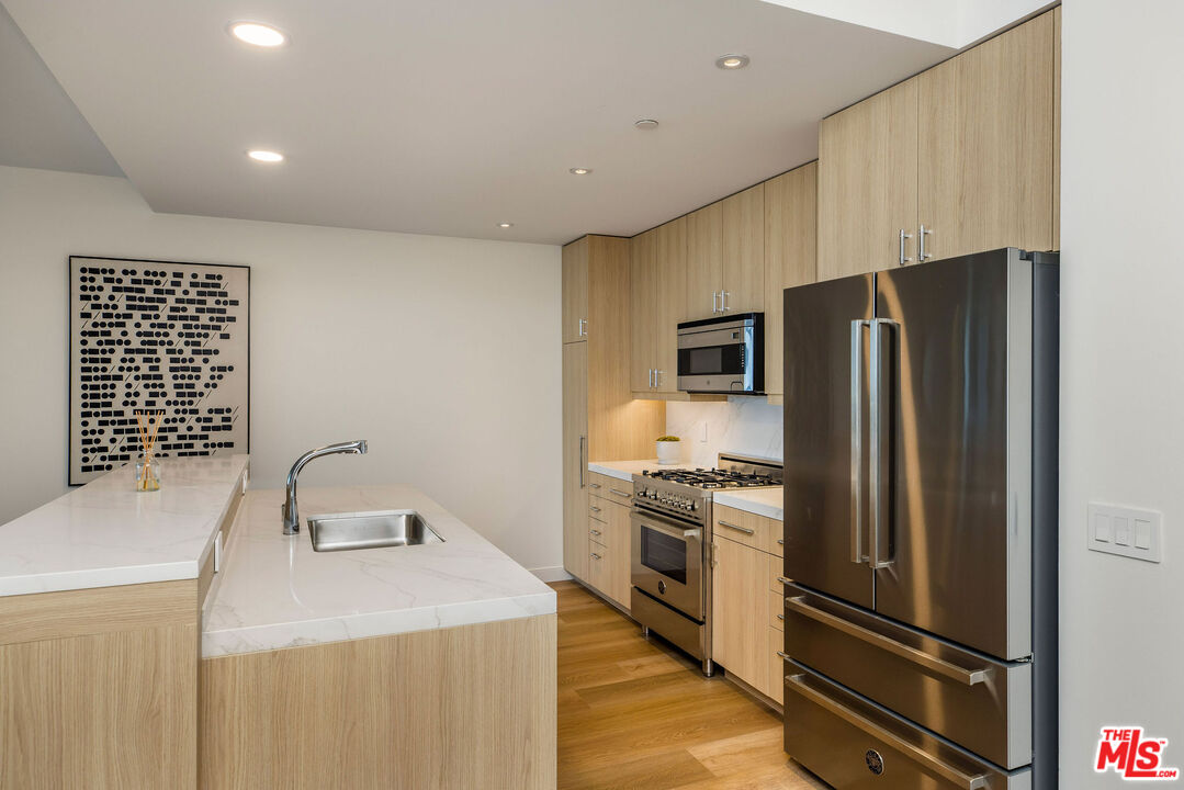 8500 Burton Way Unit: 508