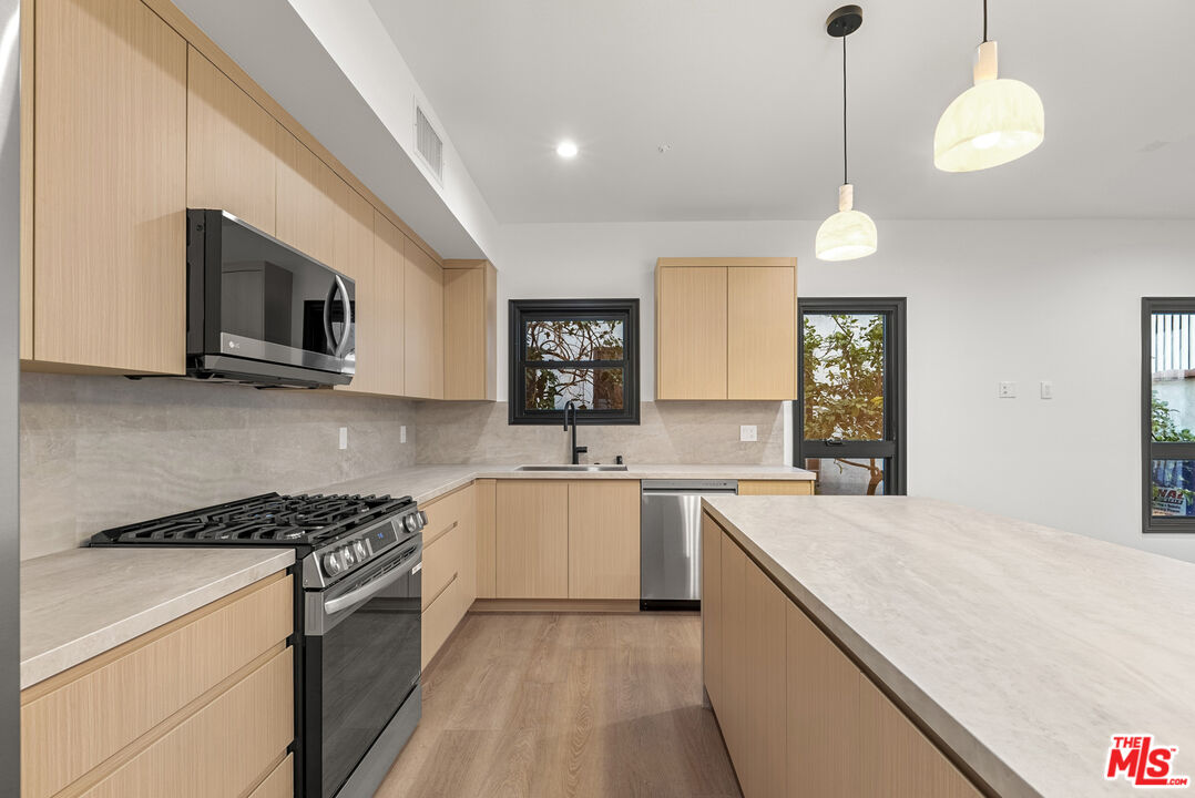 132 S Oakhurst Dr Unit: 4