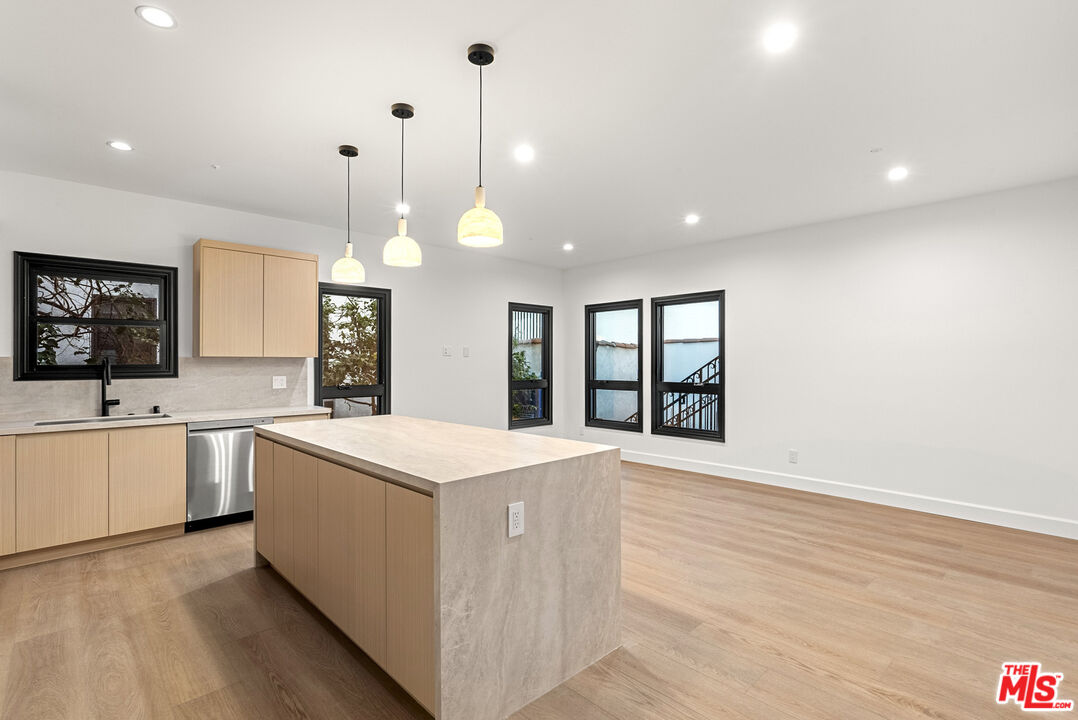 132 S Oakhurst Dr Unit: 4