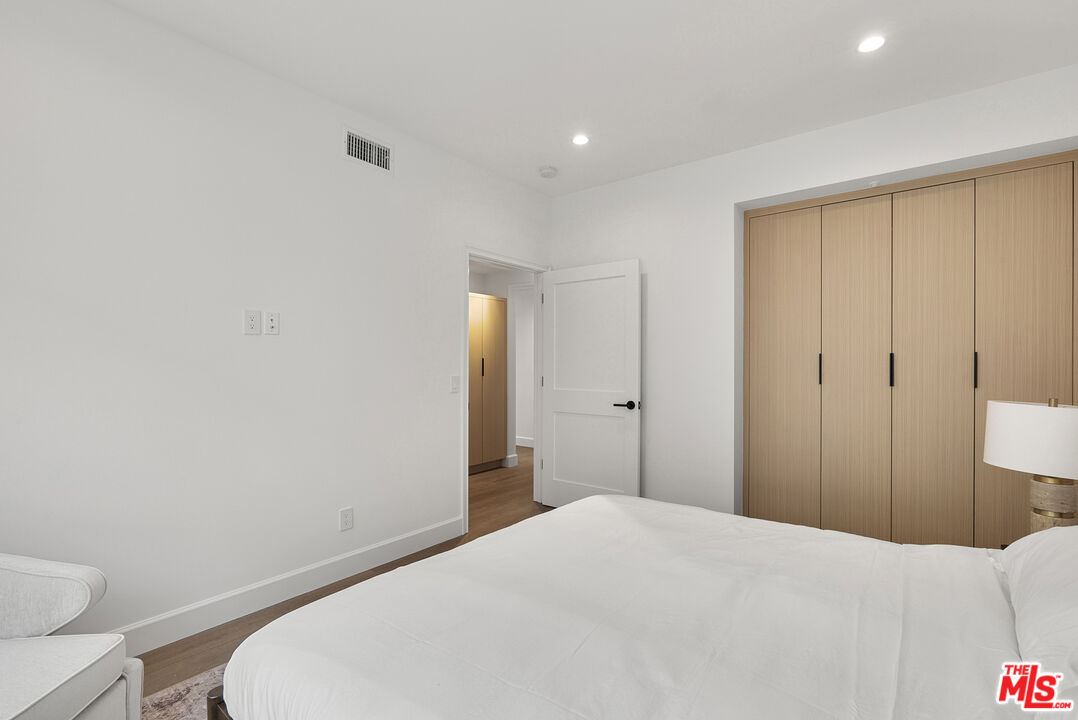 132 S Oakhurst Dr Unit: 4