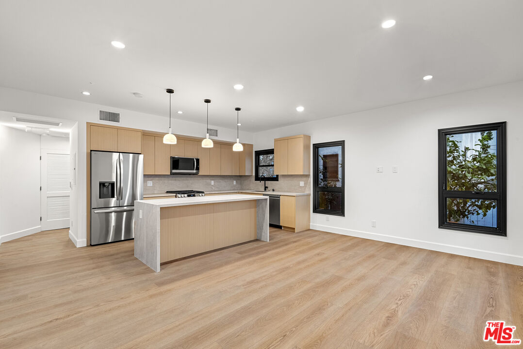 132 S Oakhurst Dr Unit: 4