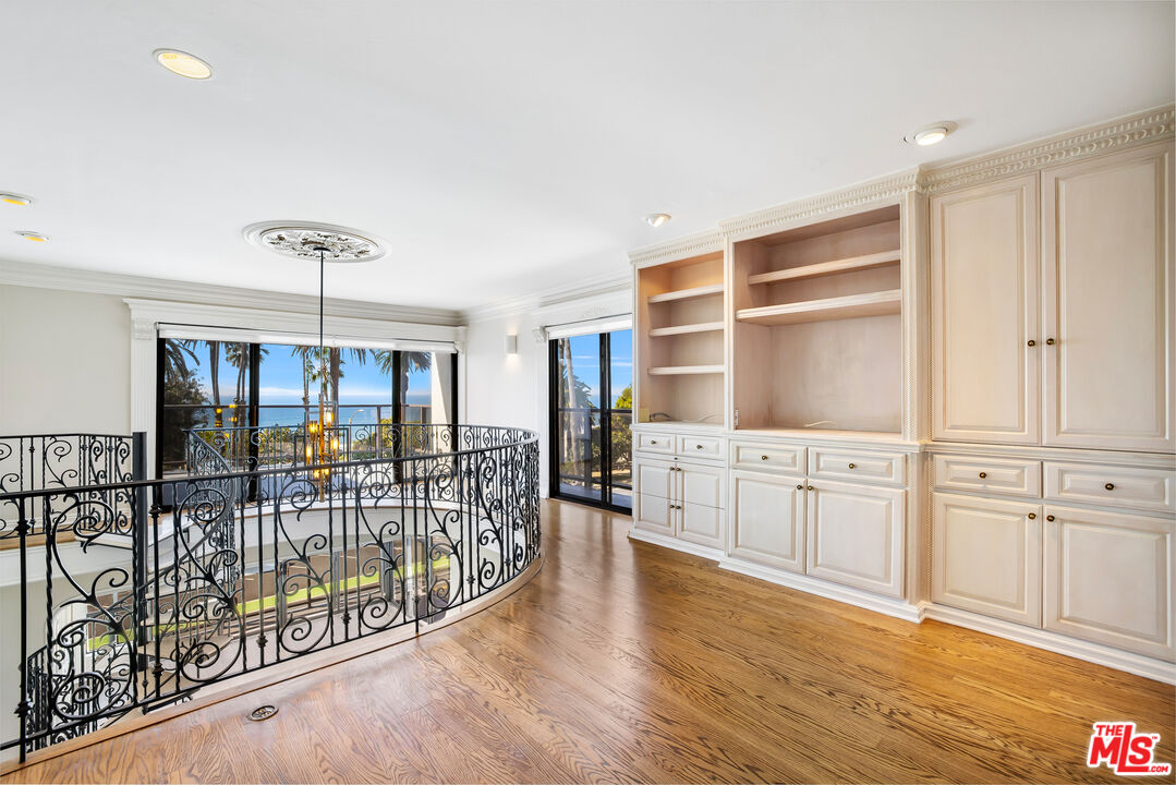 833 Ocean Ave Unit: 301