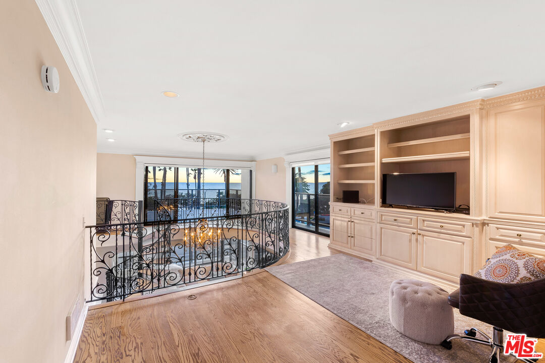 833 Ocean Ave Unit: 301