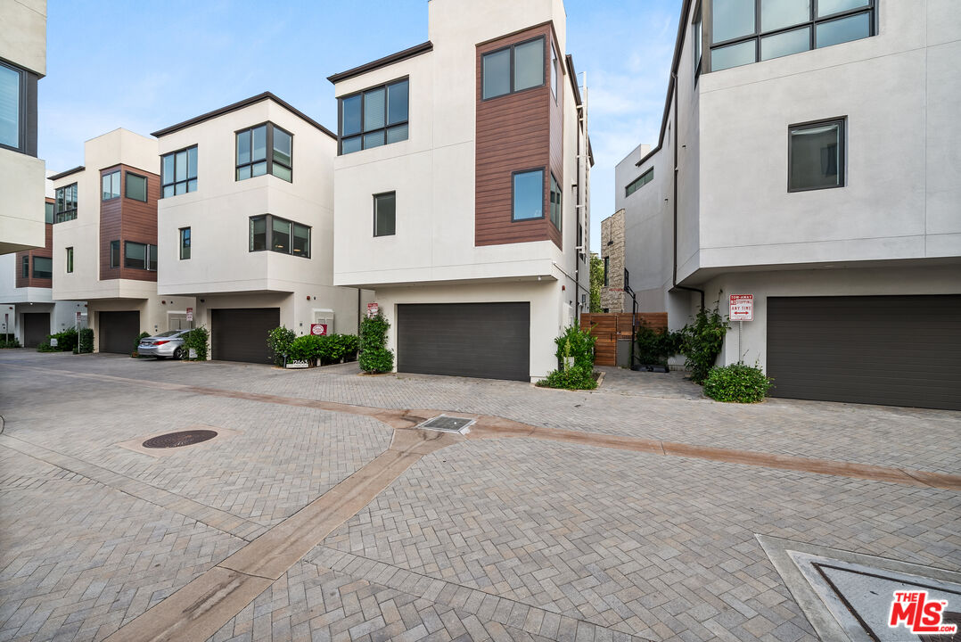 12667 Bluff Creek Dr