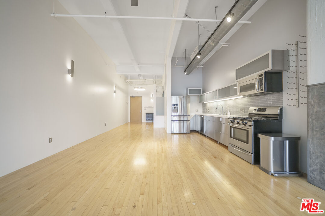 1850 Industrial St Unit: 113