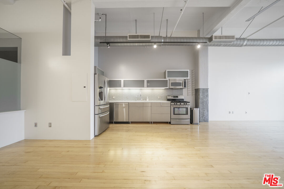 1850 Industrial St Unit: 113