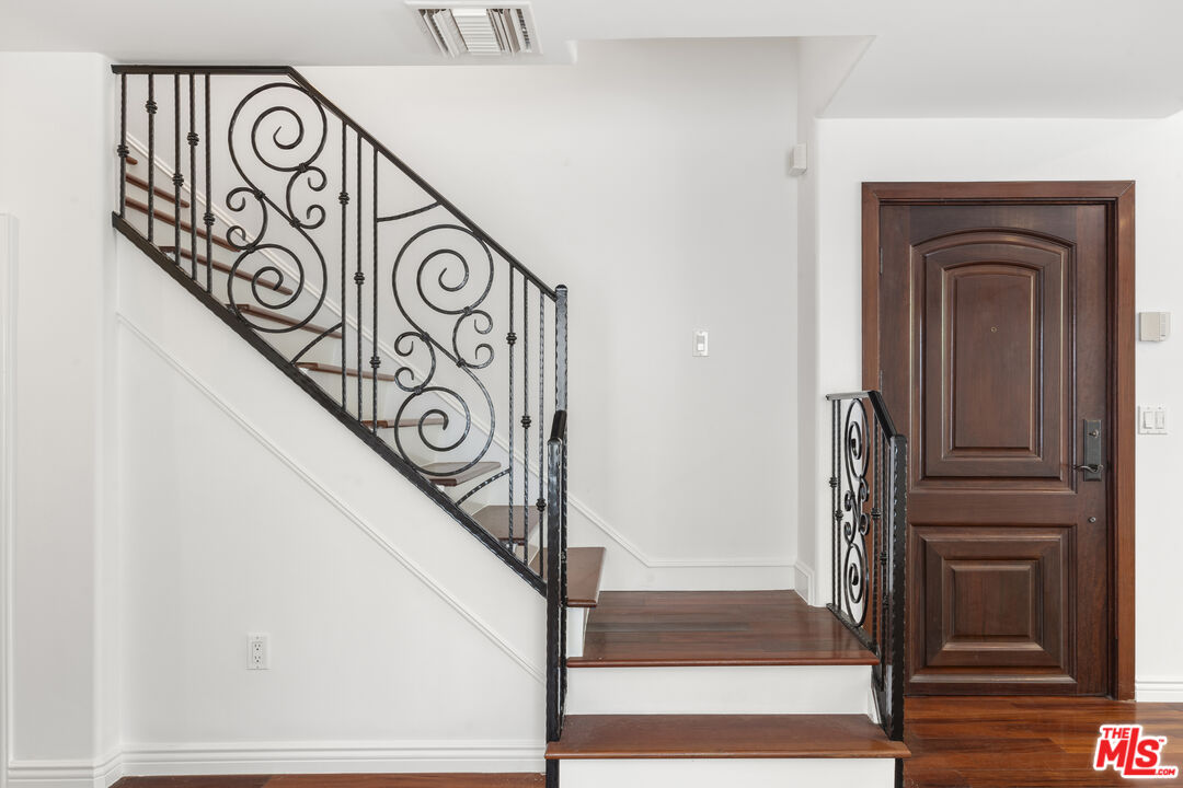 744 N Alfred St Unit: 104