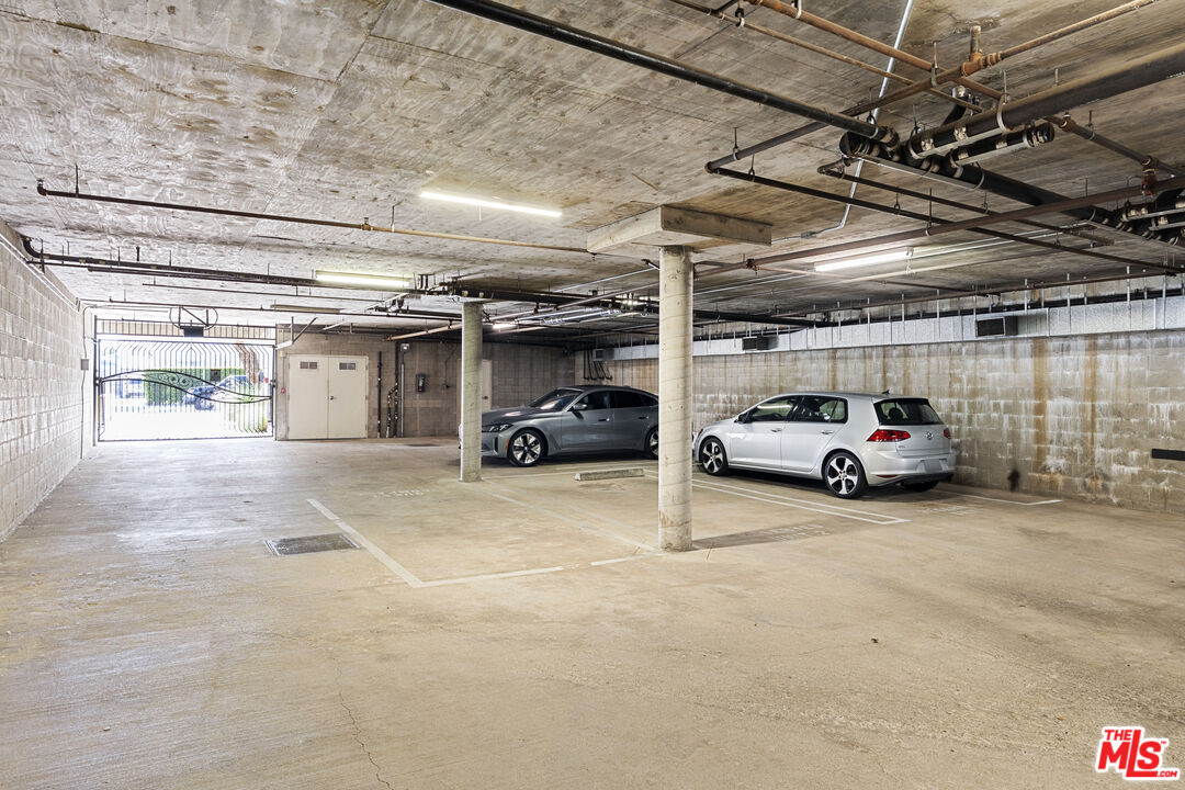 744 N Alfred St Unit: 104