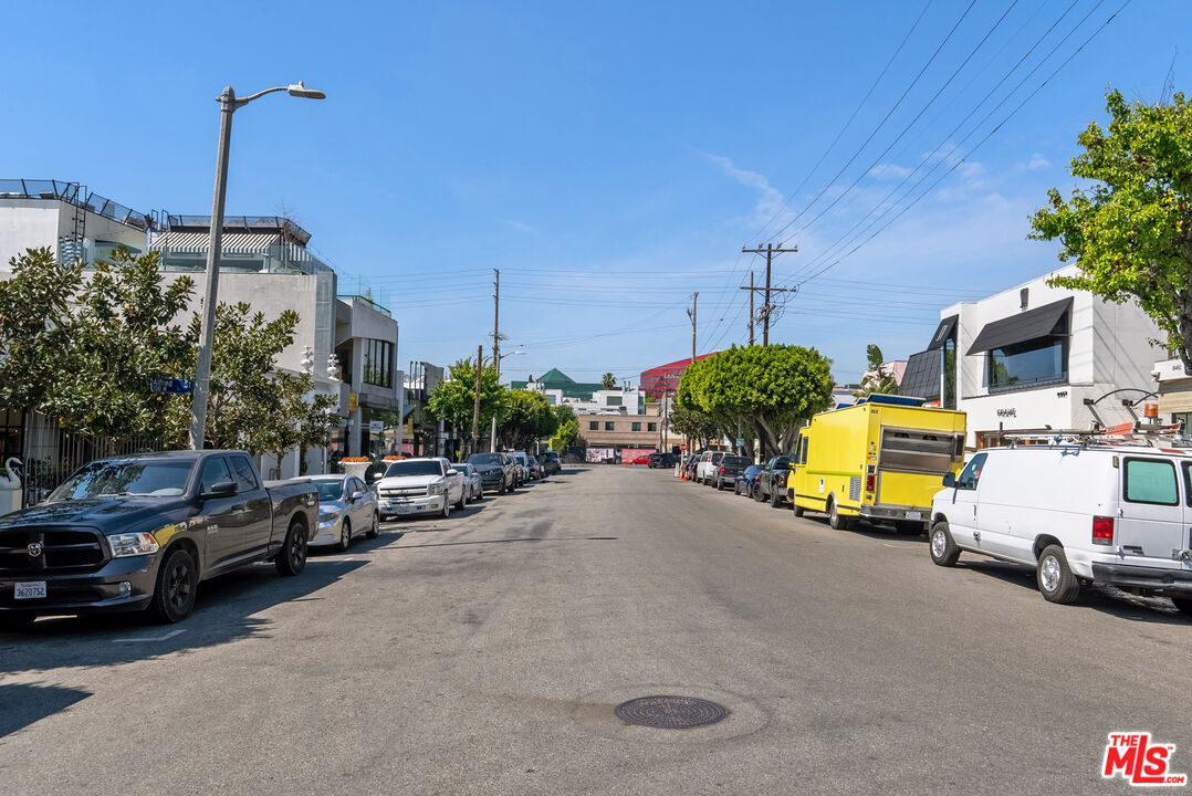 744 N Alfred St Unit: 104