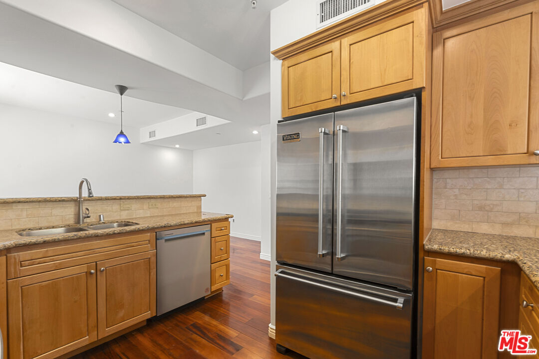 744 N Alfred St Unit: 104