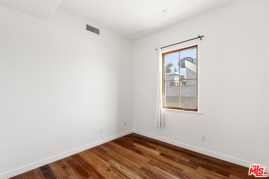 744 N Alfred St Unit: 104