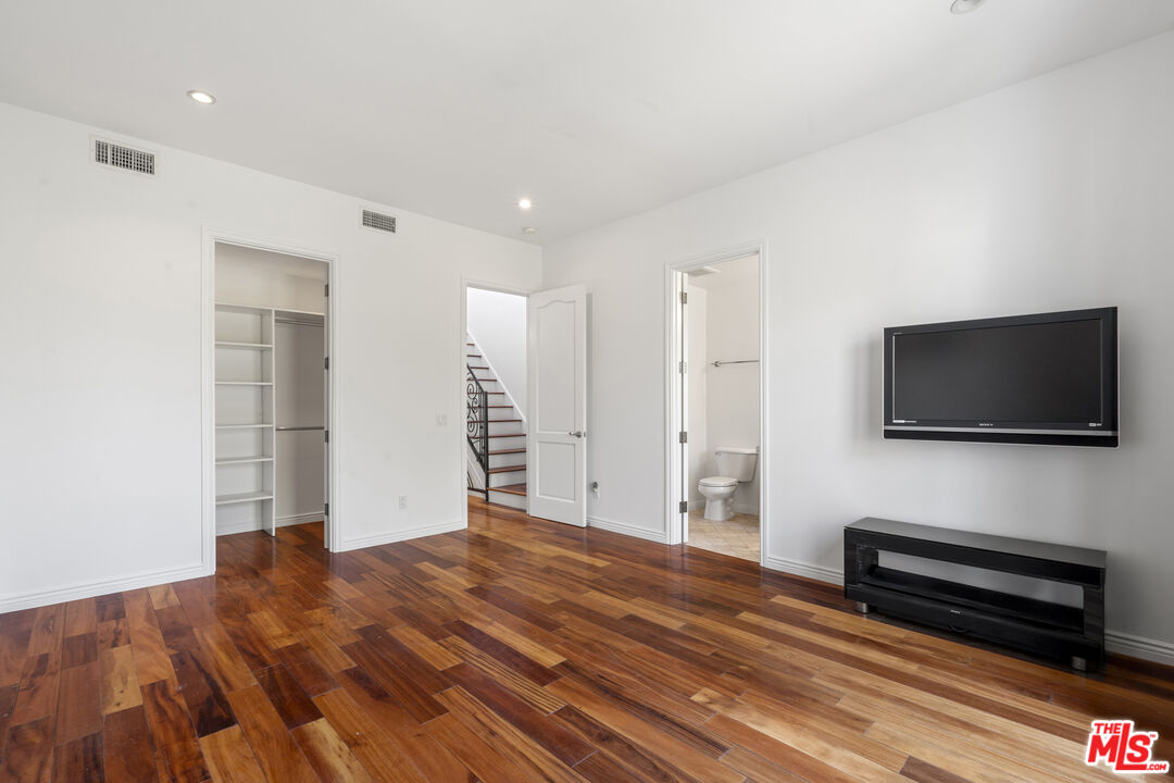 744 N Alfred St Unit: 104