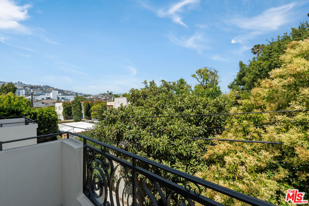 744 N Alfred St Unit: 104