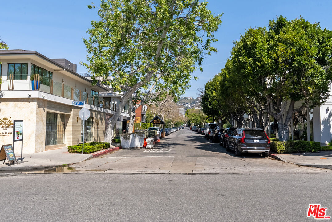 744 N Alfred St Unit: 104