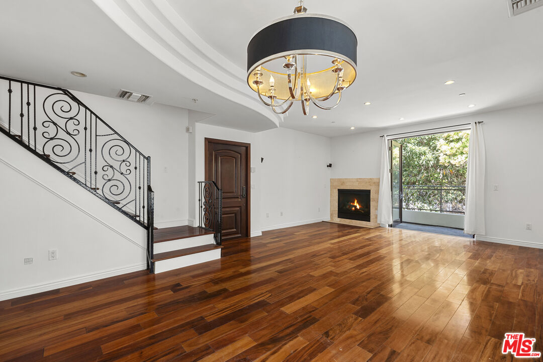 744 N Alfred St Unit: 104