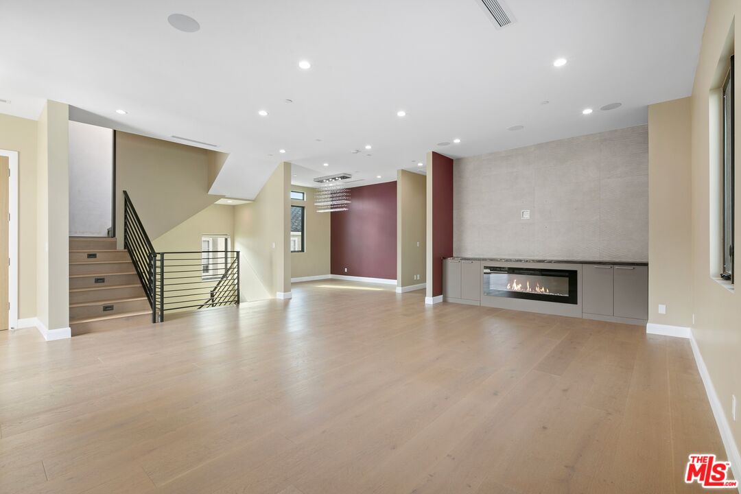 211 S Irena Ave Unit: A