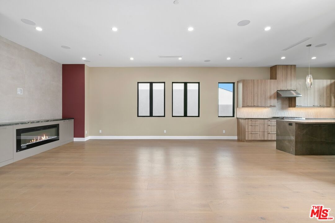 211 S Irena Ave Unit: A