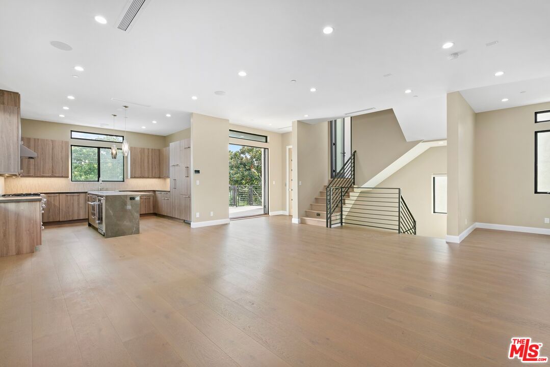 211 S Irena Ave Unit: A