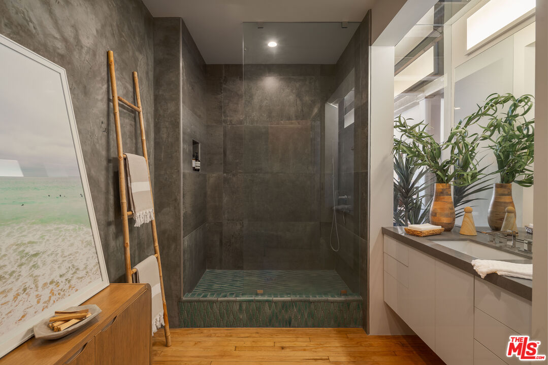 1850 Industrial St Unit: 510