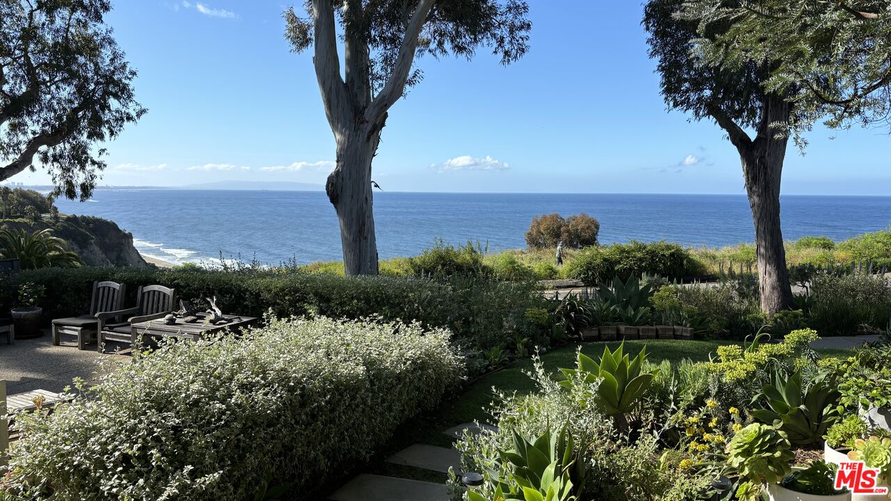 15419 Via De Las Olas