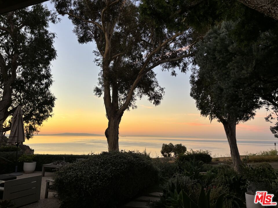 15419 Via De Las Olas